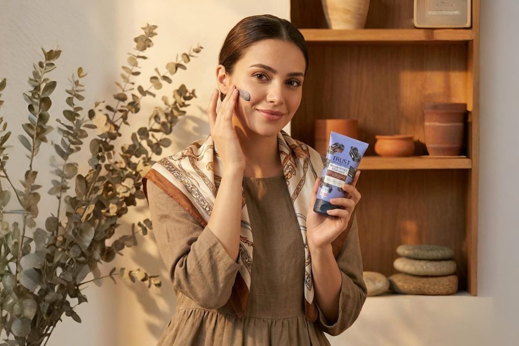 استفاده از اسکراب صورت تراست